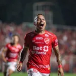 Janderson em ação pelo Vila Nova na Série B