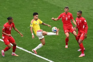 Colômbia e Suíça disputam prorrogação na Copa do Mundo
