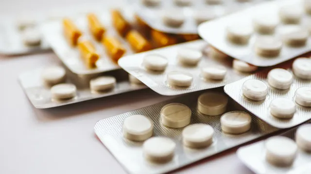 Variação de preços de medicamentos em farmácias de SP