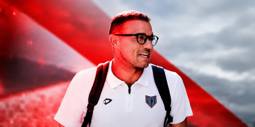 Roger Silva, técnico ofensivo do Atlético, em destaque
