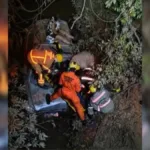 Resgate em rio de Formosa após carro cair de ponte