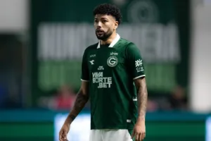 Goiás enfrenta desfalques contra CRB com Filipe Machado suspenso
