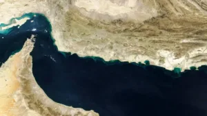 Irã ameaça fechar o estreito de Hormuz após ataques
