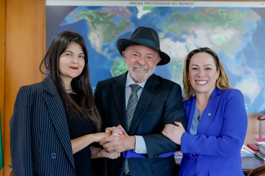 Lula apoia chapa em Goiás com Adriana Acorsi e Aava Santiago