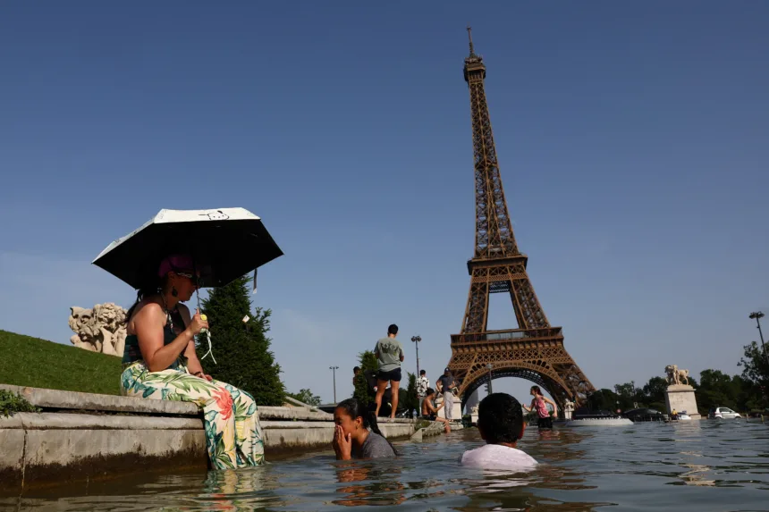 França: empresas de delivery vão suspender entregas em caso de calor extremo 1 Entregadores na França durante calor extremo
