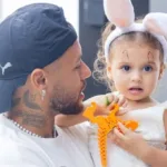 Neymar com a filha Helena, futuro de Neymar