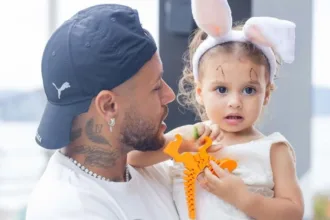 Neymar com a filha Helena, futuro de Neymar