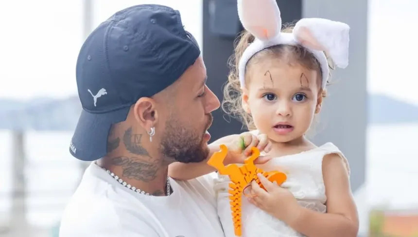 Neymar com a filha Helena, futuro de Neymar