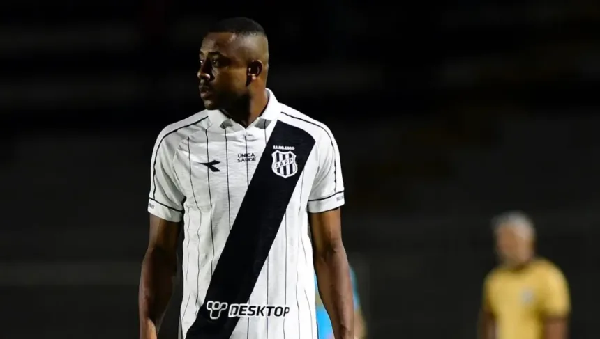 Jogadores da Ponte Preta em campo após substituições