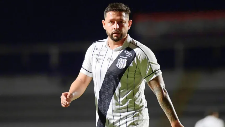Ex-Goiás detona diretoria da Ponte Preta: ‘estão brincando com nossas vidas’ 1 Elvis critica diretoria da Ponte Preta em meio à crise
