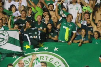 Torcedores criticam lei do silêncio no Goiás