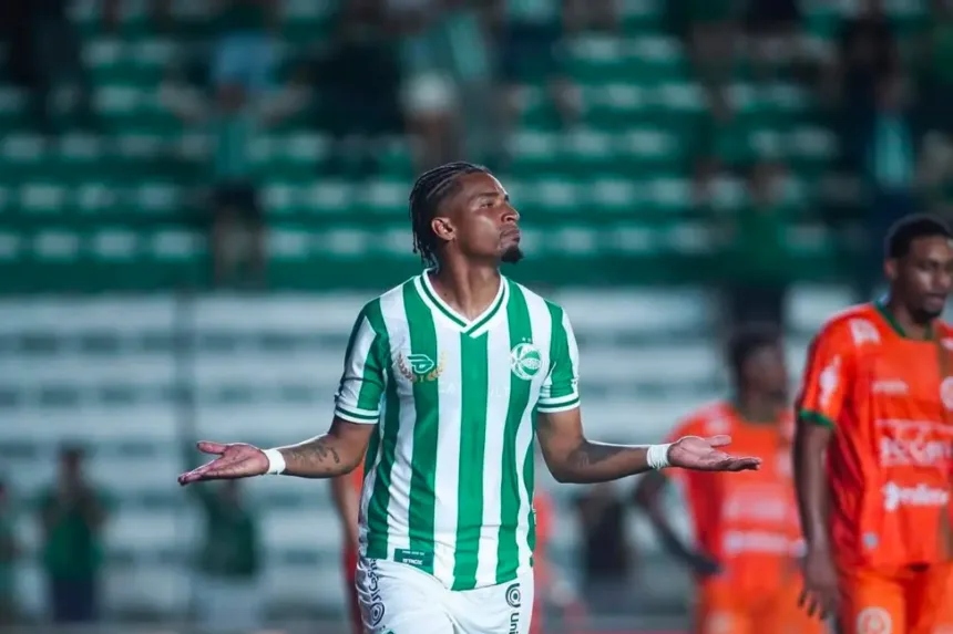 Vila Nova Série B contra Juventude no estádio Alfredo Jaconi