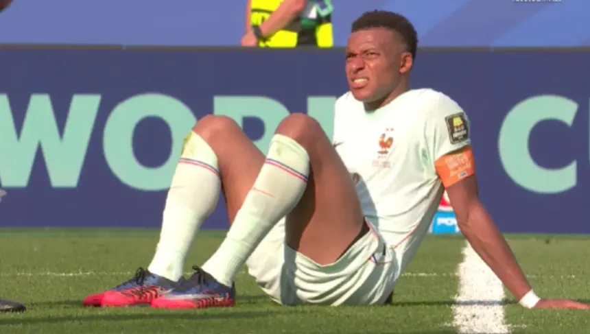 Atacante Kylian Mbappé da França contra Marrocos