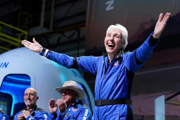 Wally Funk após viagem espacial com Jeff Bezos
