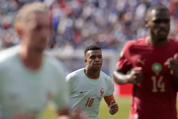 Mbappé perde pênalti contra Marrocos na Copa do Mundo