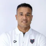 Novo técnico do Atlético, Roger Silva, em campo