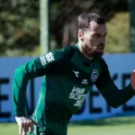 Lucas Lima insatisfeito com rendimento no Goiás