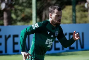 Lucas Lima insatisfeito com rendimento no Goiás