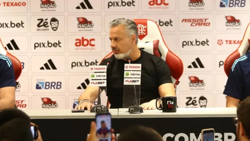 Três reforços, Almada e Danilo: o que Boto disse sobre janela de transferências do Flamengo 1 Thiago Almada e Danilo Santos na janela de transferências do Flamengo