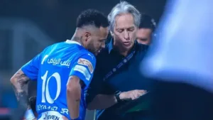 Jorge Jesus e Neymar em conversa no Al-Hilal
