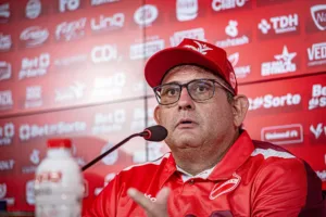 Guto Ferreira comenta sobre a derrota do Vila Nova para o Juventude