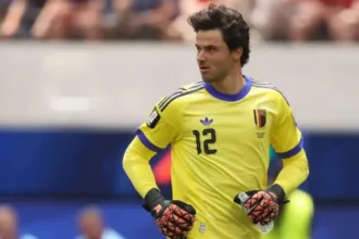 Senne Lammens goleiro reserva da Bélgica em ação