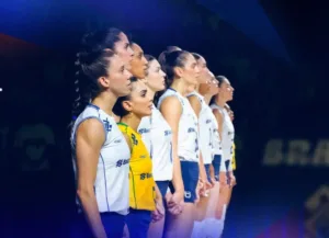 Seleção feminina de vôlei do Brasil em ação na Liga das Nações