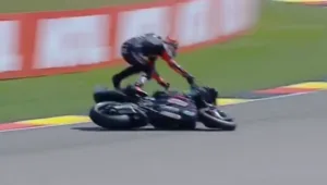 Queda grave de Bezzecchi na MotoGP durante o GP da Alemanha