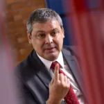 Lindbergh Farias pede revogação da domiciliar de Bolsonaro