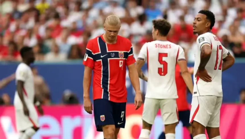 Para surpresa geral, técnico da Noruega tira Haaland do jogo 1 Técnico da Noruega substitui Haaland em jogo decisivo