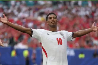 Goleiro da Noruega em jogo contra Inglaterra
