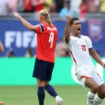 Noruega em campo com posse de bola contra Inglaterra