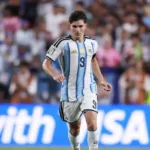 Golaço de Julián Álvarez coloca Argentina na frente da Suíça