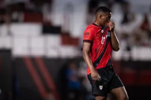 Atlético vence Fortaleza com gol de Klebert