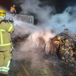Acidente com caminhão na GO-112, incêndio destrói veículo