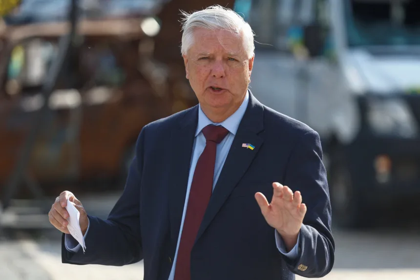 Senador Lindsey Graham morreu de dissecação da aorta, aponta laudo preliminar - G1 1 Senador Lindsey Graham em evento político antes de sua morte
