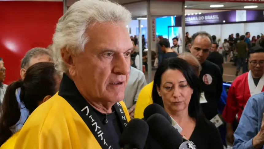 Ronaldo Caiado critica Flávio Bolsonaro, liderança questionada