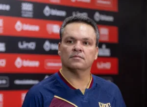 Adson Batista fala sobre transfer ban do Atlético