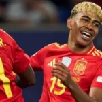 Lamine Yamal 19 anos em treino da Espanha