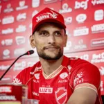 Igor Meritão em coletiva no Vila Nova, revelações do ex-técnico