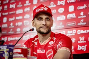 Igor Meritão em coletiva no Vila Nova, revelações do ex-técnico