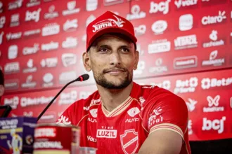 Igor Meritão em coletiva no Vila Nova, revelações do ex-técnico