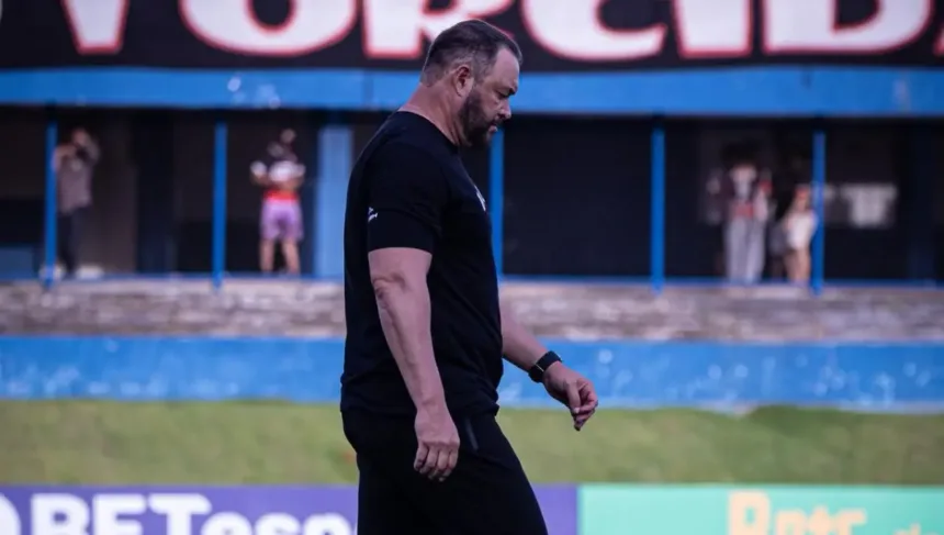 Roberto Fernandes deixa comando do Anápolis após quatro jogos e só uma vitória 1 Roberto Fernandes deixa o Anápolis após quatro jogos