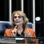 Damares Alves defende Michelle Bolsonaro contra ataques