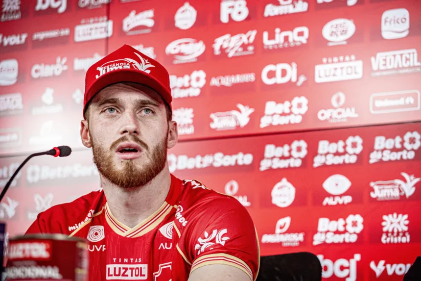 Breno Bora apresentado no Vila Nova
