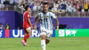 Falhas de arbitragem na Copa ironizadas pelo New York Times