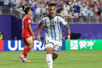 Falhas de arbitragem na Copa ironizadas pelo New York Times