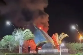 Incêndio em Nerópolis destrói imagem de Nossa Senhora Aparecida