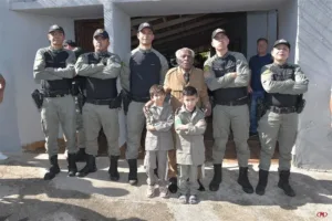 Sargento veterano homenageado pela Polícia Militar