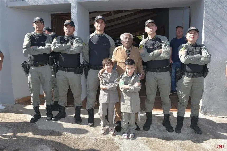 Sargento veterano homenageado pela Polícia Militar